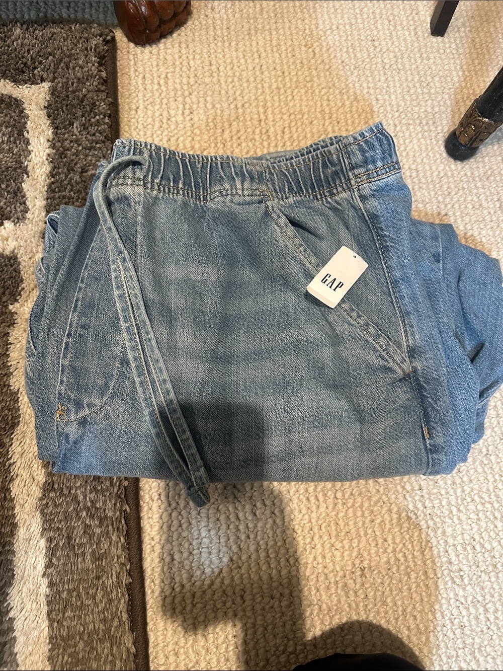 GAP Women's Light Wash Denim Boyfriend Jogger Jeans